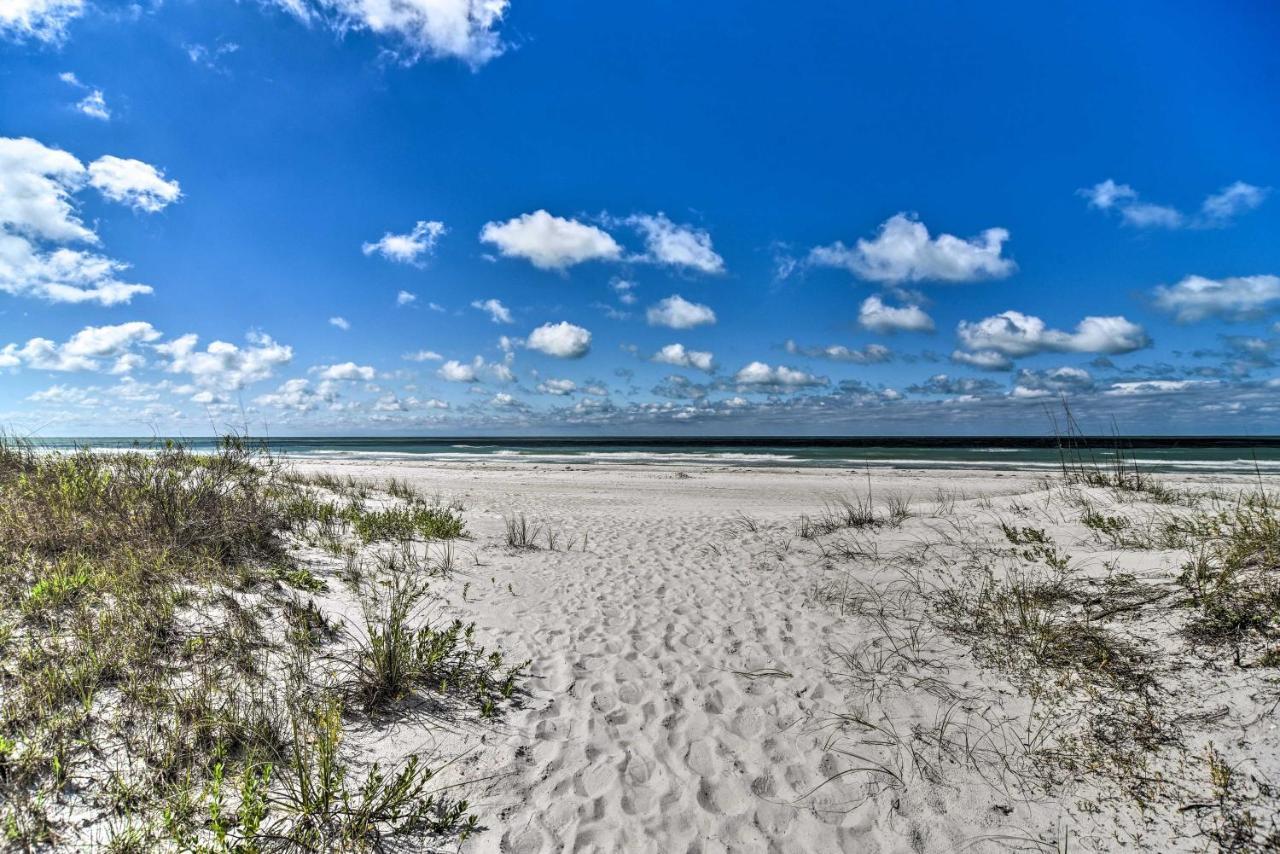 Sun-Soaked Coastal Hideaway - Steps To Beach! Clearwater Beach Exterior foto