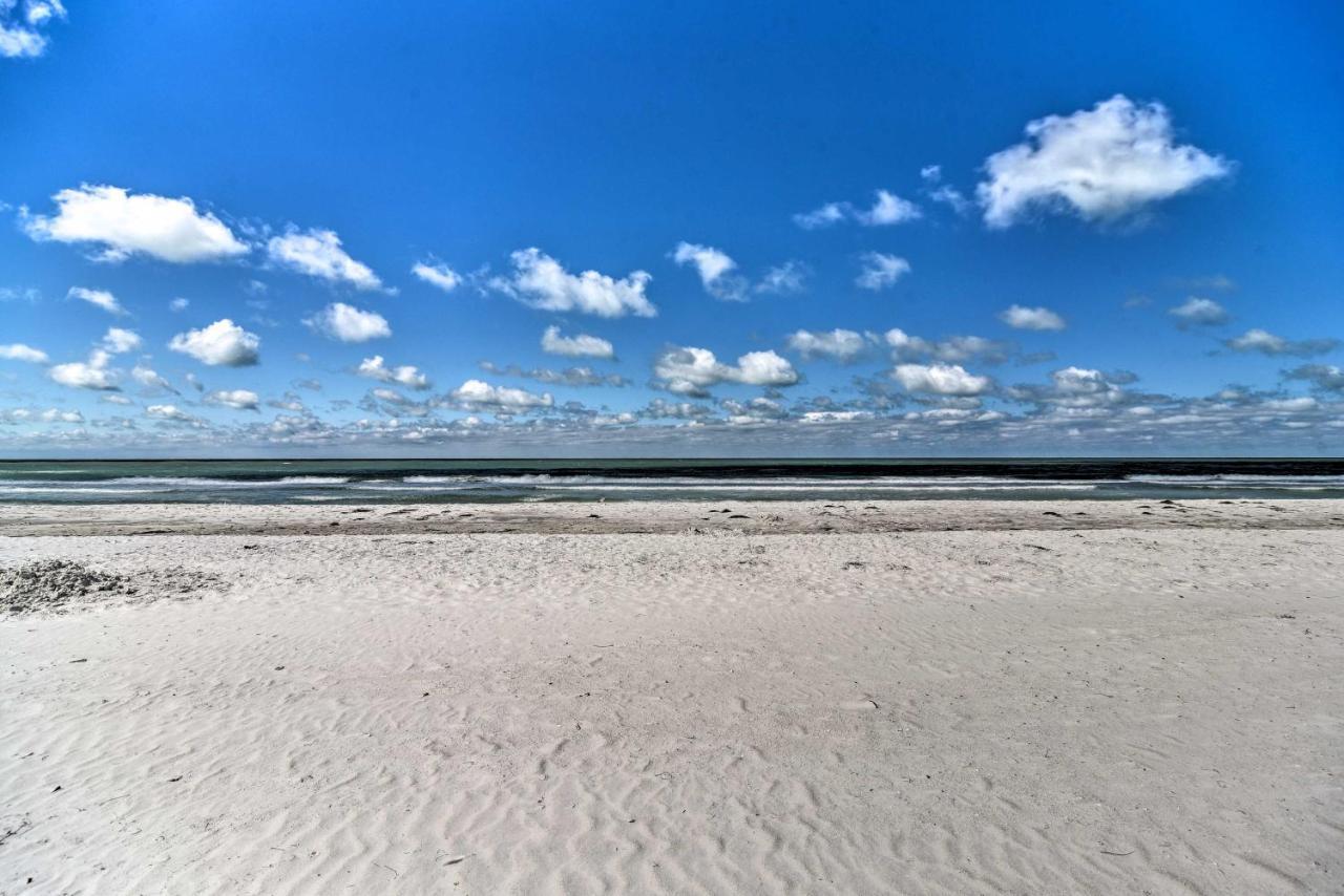 Sun-Soaked Coastal Hideaway - Steps To Beach! Clearwater Beach Exterior foto